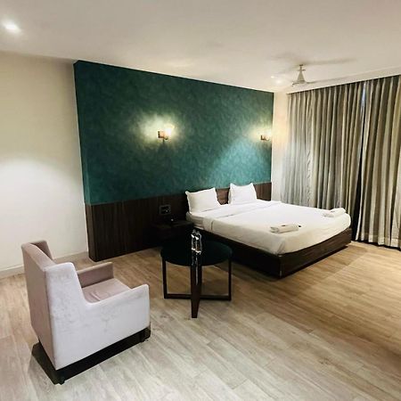 Hotel Elegant Inn سورات المظهر الخارجي الصورة