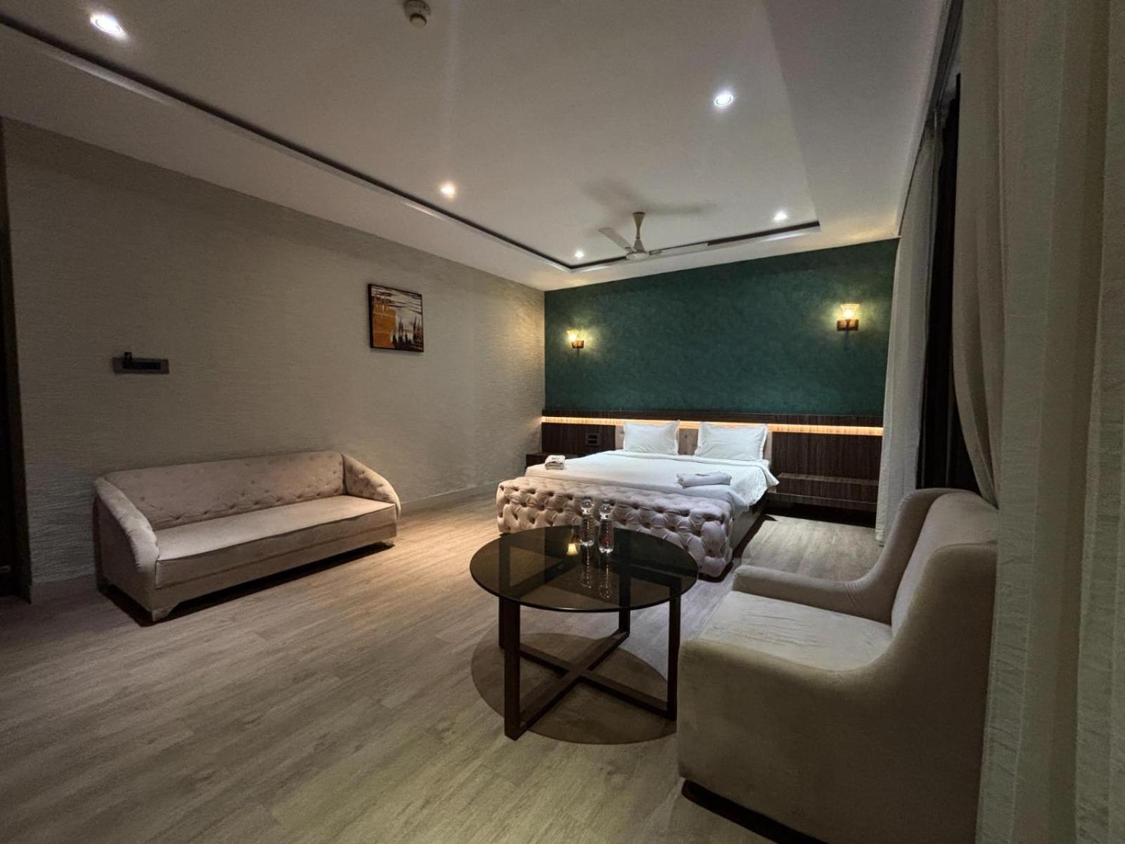 Hotel Elegant Inn سورات المظهر الخارجي الصورة