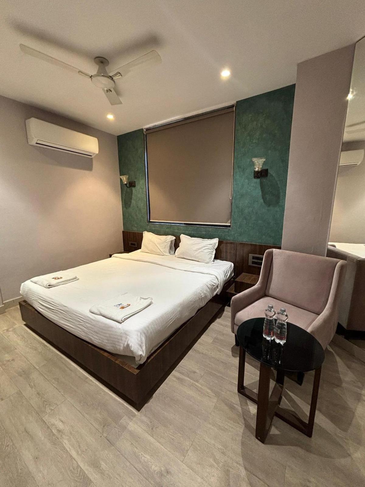 Hotel Elegant Inn سورات المظهر الخارجي الصورة