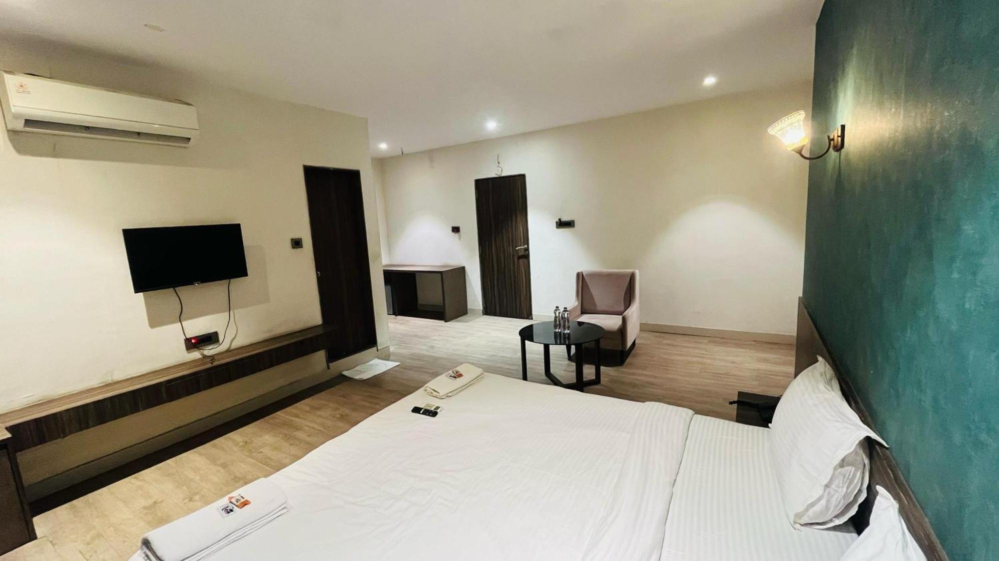 Hotel Elegant Inn سورات المظهر الخارجي الصورة